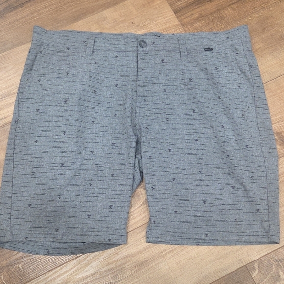 Travis Mathew Men's Flat Front Shorts in Charcoal and Light Gray - Picture 2 of 16